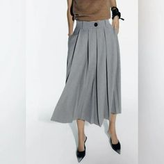 Midi Skirt With Pleats At Waist. Flared Legs. Back Zip Closure. Gray Chic Pleated Flowy Skirt, Relaxed Midi Skirt For Workwear, Gray High Waist Skirt For Spring, Gray Long Skirt For Workwear, Summer Office Bottoms Knee-length, Gray Long Skirt For Work, Casual Gray Long Skirt, Elegant High Waist Gray Skirt, Gray High Waist Pleated Skirt For Spring