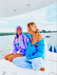 Boat Poses, Preppy Boat, Preppy People, Lake Pics, Day On The Lake, Lake Aesthetic, Preppy Inspo