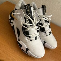 Used Once Indoors. Shoes Are Perfect, Grip Is Perfect. No Rips Or Tears Or Anything. Sz 11 Pg 6, Mint Color, Nike White, White Nikes, Men's Nike, Nike Shoes, Nike Men, Athletic Shoes, Men's Shoes