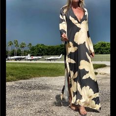 This Dress/Kaftan/Silky Cloud Is Gorgeous. I Love It So Much. I Bought It For My Birthday And Have Watched Her Sit In My Closet For Two Years So It’s Time To Release Her Back Into The Wild. She’s 100% Silk. Limited Edition Print. Size “M/L”. I’m Not Going To Negotiate On The Price. This Dress Really Is Beautiful To Me, I’ll Only Let Her Go For The Right Price. Wishlist Summer, Simple Dressing, Tube Maxi Dresses, Fishtail Maxi Dress, Beach Wedding Dresses, Maxi Gown Dress, Midi Dress Party, Maxi Dress Formal, Floral Fashion