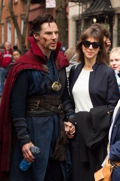 a man and woman dressed up as thor and loki in the avengers age of ultron