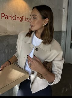 Beige Aesthetic Outfit, Cas Outfits, Neutral Color Outfits, Pizza Date, Fall Aesthetic Outfit, November Fashion, Outfit Beige, Parisienne Style, Aesthetic Old Money