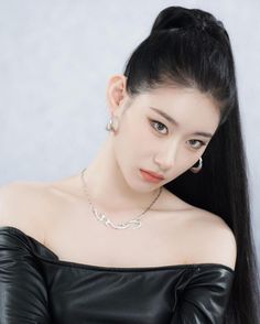 Bella Angel, Chaeryoung Itzy, Face Art Drawing, Kpop Concert Outfit, Pose For The Camera, K Pop Girl