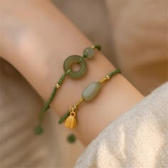 SPECIFICATIONSis_customized: NoStyle: Cute/RomanticOrigin: Mainland ChinaOccasion: PartyMetals Type: Gold FilledMain Stone: JadeItem Weight: 10Item Weight: 10gItem Type: BraceletsGender: WomenFine or Fashion: FineCertificate: NOBracelets Type: Charm Bracelets Jade Bracelet Design, Bracelet Natural Stone, Jade Bracelets With Natural Stones As Gift, Casual Jade Bracelet With Natural Stones, Unique Jade Bracelet Jewelry, Hand-strung Jade Bracelet Perfect As A Gift, Hand-strung Jade Bracelet, Balance In Life, Hetian Jade