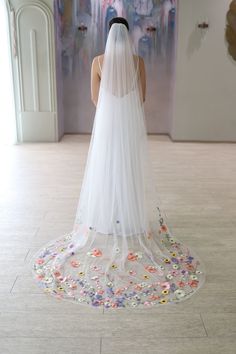 the back of a bride's veil with flowers on it