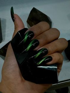 I LOVE MY NAILS ~ stiletto nails, green cat eye, unique naile, dark aesthetic Malificent Nail Design Simple, Black And Green Cat Eye Nails, Green Black Acrylic Nails, Cat Eye Nails Dark, Green Cateye Nail, Dark Green Cat Eye Nails, Cat Eye Stiletto Nails, Green Magnetic Nails, Stiletto Nails Green