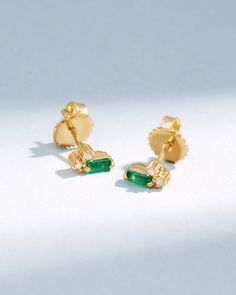 Suzanne Kalan Bold Burst Mini Emerald Studs in 18k yellow gold Luxury Green Diamond Earrings For Gift, Luxury Green Diamond Earrings Gift, Gold Emerald Diamond Earrings, Luxury 14k Gold Earrings For May Birthstone, Luxury Emerald Earrings For May Birthstone, Fine Jewelry Emerald Earrings In Yellow Gold, Green Gold Plated Earrings Fine Jewelry, Fine Jewelry Yellow Gold Earrings With Emerald, Fine Jewelry Yellow Gold Emerald Earrings