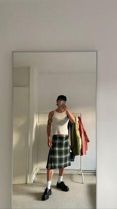 Unisex Skirt Outfits, Skirt Outfits For Men, Kilt Street Style, Men In Skirts Fashion Aesthetic, Man In Skirt Aesthetic, Men Skirt Outfits, Men In Skirts Fashion, Skirts Men