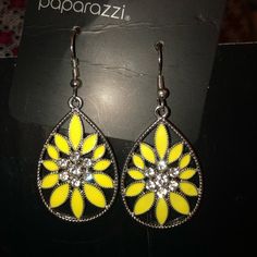 5 Pair Lot Trendy Yellow Flower Earrings For Party, Yellow Trendy Flower Earrings For Party, Spring Party Jewelry With Matching Earrings, Spring Party Dangle Jewelry, Spring Adjustable Teardrop Earrings, Trendy Yellow Flower Earrings, Spring Flower Pierced Earrings, Teardrop Earrings With Ear Wire For Spring, Trendy Teardrop Earrings For Spring