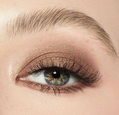 Kylie Cosmetics Eyeshadow, Eyeshadow Singles, Eyeshadow Tips, Gold Eyeshadow, روتين العناية بالبشرة, Stunning Eyes, Gold Eyes, No Eyeliner Makeup