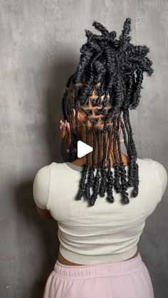 BriaTheStylist • D(M)V✈️Greensboro Hairstylist on Instagram: "Soooo tea😍😍😍😍☕️ I loveee this style! Book BriaaStylez all OCTOBER 💫

Style: Soft Locs + Styling

#ncbraider #greensborohairstylist #ncatbraider #viralhairstyles #protectivestyles #explorepage #aliciakeysbraids #stitchbraidsgreensboro #ncathairstylist #greensborobraider #knotlessbraids #fulanistyle #softlocsdmv #locknots #locbob" Soft Locs Barrel Ends, Styling Soft Locs, Soft Locs Bob, Style Soft Locs, Faux Loc Bob, Soft Locs Styles, Soft Loc Styles, Locs Styling, Alicia Keys Braids