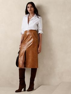 Deina Leather Midi Skirt | Banana Republic Leather Midi Skirt Outfit, Leather Pencil Skirt Outfit, Green Blazer Outfit, Tan Leather Skirt, Skirt Outfit Fall, Linen Style Fashion, Brown Leather Skirt, Business Casual Fall, Leather Skirt Outfit