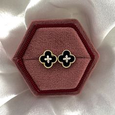 18k Gold Plated Over 925 Solid Italian Sterling Silver Luxury Clover 4 Leaf Black Onxy Cz Stud Earrings Four Leaf Black Onyx Studs White Cubic Zirconia Stones Push Back Studs Lucky *100% Brand New *100% Guarantee High Quality * 100% Lead And Nickel Free * 100% Hypoallergenic * Will Not Tarnish Or Fade *Smoke Free Pet Free Home - ***Free Jewelry Pouch Included*** Gift For Her Engagement Anniversary Promise Wedding Mother’s Day Graduation Vacation Mom Dad Christmas Gift Birthday Girlfriend Boyfriend Husband Wife Tiffany Gift Mens Accessories Men's Watches For All Occasions Fine Jewelry Black Elegant Earrings For Anniversary, Elegant Black Earrings For Anniversary, Luxury Black Jewelry For Gifts, Luxury Black Jewelry Gift, Luxury Black Jewelry As A Gift, Tarnish Resistant Black Jewelry, Fine Jewelry Black Earrings For Evening, Fine Jewelry Black Earrings For Formal Occasions, Black Fine Jewelry Earrings For Evening