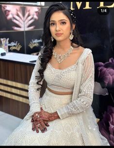 Sangeet Bride Look, Lehanga Hair Styles Simple, Lehnga Hair Styles, Vintage Prom Dresses, Suits For Women Indian, Engagement Look, Saree Hairstyles