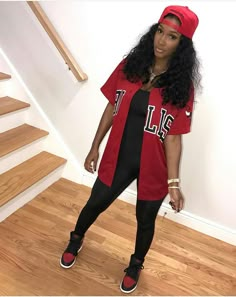 Birthday Party Outfits Plus Size, Baseball Jersey Outfit Women Plus Size, College Homecoming Outfits Black Women, Baseball Jersey Outfit Women, Jersey Dress Outfit, Cute Hipster Outfits, Jersey Outfits, Drip Ideas, Mtb Girl