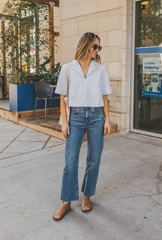 Outfit Ideas Millenial, Everlane Jeans Outfit, Everlane Way High Jean, Millenial Mom Fashion, Millennial Mom Fashion, Madewell Aesthetic, Non Jean Outfits, Millenial Outfit Updates, Styling Jean Shorts