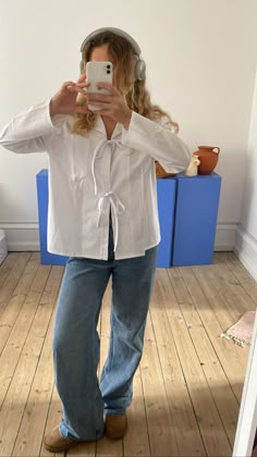 Spring Button Up Shirt Outfit, Fall Copenhagen Style, Copenhagen Style 2023, Work Vest Outfits For Women, Copenhagen Style Fall 2023, Prarie Core Fashion, Copenhagen Outfit, Copenhagen Outfits, Cph Style