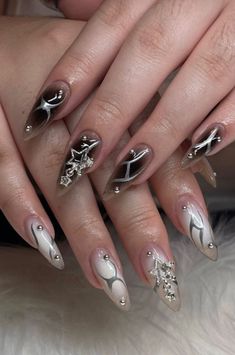 Get ready to hear tons of “Your nails!” I’ve rounded up the best fall 2024 nail trends to get your nails primed for sweater weather and beyond. Nails Outline, Outline Nails, Nails Luxury, Nails Y2k, Grunge Nails, Nails Natural, Y2k Nails