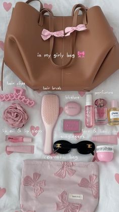 It Girl Items, Clean Girl Products, Girl Skincare, Skincare Steps, Girly Christmas Gifts, Everyday Bag Essentials, School Bag Essentials, Backpack Essentials, Travel Bag Essentials