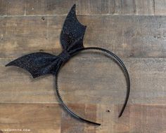 Diy Bat Wings, Diy Cat Ears, Bat Costume, Easy Diy Costumes, Scary Halloween Costume, Diy Costumes Kids, Headband Tutorial, Diy Kostüm, Halloween Headband