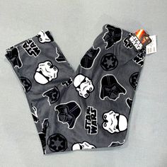 Star Wars Men Size Medium Fleece And Super Warm New With Tags Smoke Free And Pet Free Home Cartoon Pajama Pants, Jack Skellington Pajamas, Captain Hook Costume, Star Wars Halloween Costumes, Hoodie Pajamas, Star Wars Pajamas, Tigger Winnie The Pooh, Mens Pjs, Halloween Suits