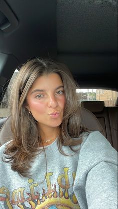 Layered Front Hair Face Framing Medium, Bob Haircuts For Women Brown Hair, Longer Medium Length Haircut With Layers, Hair Inspo Brunette Layers, Womens Curtain Bangs Haircut, Collar Bone Brunette Hair, Blonde Ribbons Highlights, Middle Of Back Hair Length With Layers, Natural Burnett Hair