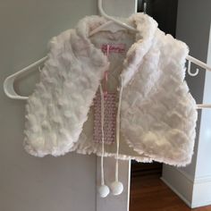 Adorable And Super Soft Baby Vest, New With Tags! Lollipop Brand, 12-18 Months White Winter Playwear For Babies, Cute Winter Playwear Outerwear, Cute Winter Outerwear For Playwear, White Winter Outerwear For Playwear, Kids Puffer Vest, Patagonia Retro X, Baby Patagonia, Ralph Lauren Vest, Boys Vest