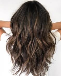 Highlights For 2023, Highlights Brown Hair Balayage, Dark Brown Hair With Highlights, Natural Brown Hair, 60 Hairstyles, Brown Hair Shades, Brown Hair With Blonde Highlights, Hair With Highlights, Brown Hair Balayage