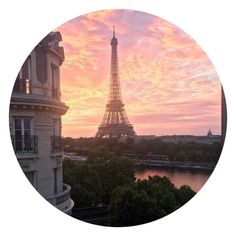 the eiffel tower in paris at sunset