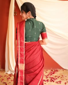 Beautiful Blouse designs or the saree Shades that wins your Heart ♥️? Cotton Green Blouse Designs, Blouse Design For Traditional Saree, Latest Pattu Blouse Designs, Red Saree With Green Blouse, Cotton Blouse Pattern, Simple Saree Blouse, Beautiful Blouse Designs, Simple Blouses