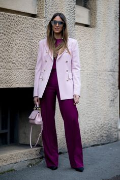 Light Pink Blazer, Shirt Street Style, Monochromatic Colors, Womens Professional Fashion, Milan Fashion Week Street Style, Spring Work Outfits, Boyfriend Blazer, Milano Fashion Week, Milan Fashion Weeks