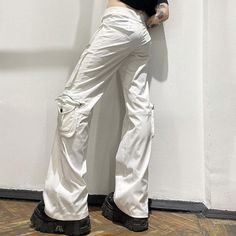 White Loose Cargo Pants Women Pockets Zipper Denim Pants Y2k Baggy Streetwear Y2K Fashion Solid Low Waist Hip Hop Wide Leg Jeans Loose Cargo Pants, Jeans Online Store, Preppy Punk, Street Y2k, Baggy Streetwear, Pants Y2k, Streetwear Mode, Vintage Preppy, Jeans Material