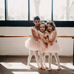 Kids Ballet Photoshoot, Ballet Dancers Photography, Toddler Dance Classes, Ballet Dancer Photography, Ballerina Picture, Childrens Ballet, Toddler Dance, Dance Photo Shoot