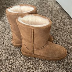 Brand New Brown Bear Paw Boots No Box Bear Paw Shoes, Paw Shoes, Bear Paw Boots, Bear Paw, Bear Paws, Bearpaw Boots, Brown Bear, Women Shoes, Brand New