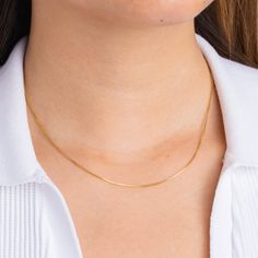 The perfect layering piece. Plain Chains Gold, Plain Gold Chain, Gold Neck Chain, Gold Jewellry, Simple Look, Gold Jewelry Simple, Jewelry Simple, Neck Chain, Box Chain