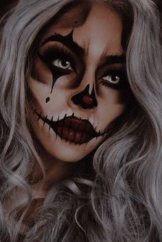 Green And Black Makeup Looks, Pearl Skull Makeup, Terrifier Inspired Makeup, Womans Scary Clown Makeup, Black And White Halloween Face Paint, Grayscale Makeup Halloween, Scary Face Paint, Black Makeup Looks, Halloween Makeup Artist