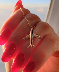 Aviation Jewelry, Airplane Necklace, Travel Airplane, Flight Attendant Life, Pretty Jewelry Necklaces, Image Swag, Make Up Videos, Usa Jewelry, Fancy Jewellery Designs