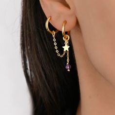 This gold double hoop chain earring is so unique! There are 2 hoops with a tiny star charm and earring chain add ons. The earrings can go on tho love or from cartilage to lobe. The chain charms are not connected to the hoops which means you can make different earrings with the set. If you have any questions please contact me. Thanks:) Hoops - Gold plated surgical stainless steel Chain Charms and Star - gold plated sterling silver 925 Gold Earring Chain, Piercing Chain, Chains Aesthetic, Earring Chain, Pretty Ear Piercings, Double Piercing, Chain Earring, Earrings Star, Piercings Unique