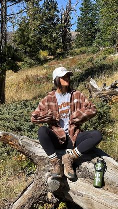 Trail Outfits, Outdoorsy Outfits, Cabin Outfit, Wander Outfit, Granola Girl Outfits, Granola Outfits, Cute Hiking Outfit, Outdoorsy Style, Hiking Fits