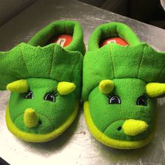 Dearfoams Dinosaur Triceratops Slip On Slippers Sz 11-12 Youth Euc Likely Never Used Slightly Lower At The Back For Easy Slip On Super Padded And Comfy Fast Shipping! Dinosaur Slippers, Dinosaur Triceratops, Slip On Slippers, Dinosaur Kids, Character Inspo, Green Orange, Holiday Decorations, Green And Orange, My Son