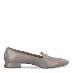 Paul Green's feminine twist on a classic style features a pointed toe and architectural low heel. The metallic exterior and PG detail at the vamp are luxury at their best and the finishing touches to this modern look. Paul Green, The Vamps, Low Heels, Classic Style, Twist, Exterior, Heels