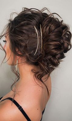 7. Fluffy, Voluminous Messy Updo The updo is one elegant hairstyle that never does seem to go out of fashion. Updo styles have become... Wild Updo Hairstyles, Wavy Updo Wedding, Unique Wedding Updos, Goddess Updo Hairstyles, Shaggy Updo, Boho Updo Wedding, Updo 2022, Whimsical Updo, Curly Messy Updo