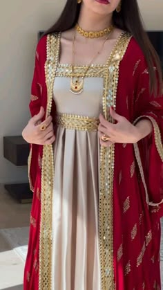 Pakistani Women Dresses, Arabic Dress, Pakistani Women, Gaun Fashion, Womens Trendy Dresses, Pakistani Fancy Dresses, Mode Abaya, Women Dresses Classy, Fancy Dresses Long