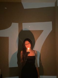 Cumpleaños 17 Photo Pose For Birthday, Happy Birthday Pictures Ideas, Aesthetic Birthday Photo Ideas, Bd Photoshoot Ideas, Bday Poses Ideas, Birthday Photoshoot Ideas 17th Birthday, 17 Bday Photoshoot Ideas, Selfie Birthday Ideas, Photoshoot Ideas 17 Birthday