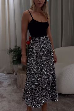 Sparkle and shine in our Glam High Rise Sequin Midi Skirt! This stunning piece features a high rise fit and intricate sequin detailing that adds a touch of glamour to any outfit. Stand out from the crowd and make a statement with this eye-catching skirt. Perfect for any special occasion, it's sure to turn heads and make you feel confident and stylish. Material:Cotton+Polyester+Sequin SIZE US/CAN BUST WAIST HIPS S 2-4 33"-34" 26"-27" 36"-37" M 6-8 35"-36" 28"-29" 38"-39" L 10-12 37"-39" 30"-32" 40"-42" XL 12-14 40"-42" 33"-35" 43"-45"