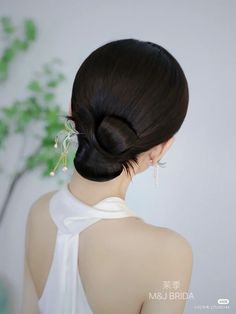 Sangjit Hairstyle, Asian Hair Updo, Sangjit Hairdo, Chinese Hair Bun, Hair Engagement, Chinese Engagement, Japan Hairstyle, Cute Ponytail Hairstyles, Engagement Hairstyles