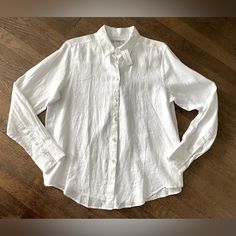 Gorgeous, Classic Oversized, Long Sleeved, 100% Linen White Button-Down Shirt From Banana Republic, Nwt, Sz M. 27” Long, 24” Sleeve, 21” Across The Bust Black Button Down Shirt, Gingham Tops, White Button Down Shirt, Linen White, Fitted Blouses, Leather Shirt, Long Crop Top, Black Linen, White Plaid