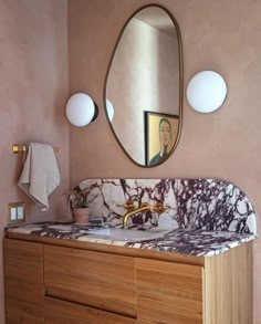 Viola Marble Bathroom, Marble Interior Design, Valley House, Viola Marble, Irregular Mirror, Bad Inspiration, Happy Valley, Pink Bathroom, Marble Bathroom