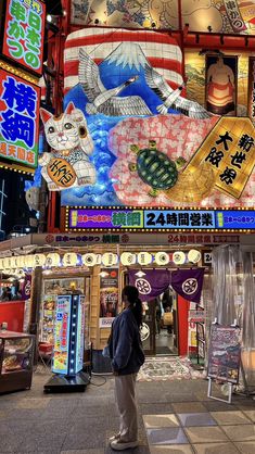 Japan, nightlife, neon lights Vision Board Ideas Japan, Tokyo Places Aesthetic, Japan Living Aesthetic, Vintage Tokyo Aesthetic, Japan Aesthetic Instagram Story, 2025 Vision Board Japan, Trip To Tokyo Japan, Travel Aesthetic Tokyo