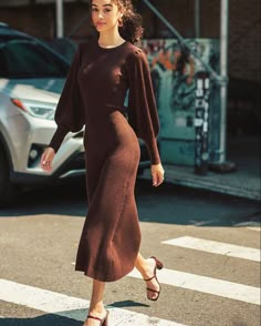 Maxi Dress Knit, Autumn Maxi Dress Outfit, Knit Dresses Winter, Winter Dress Elegant, Sweater Dress Looks, Modest 80s Fashion, Beautiful Modest Outfits, Elegant Knit Dress, Dresses With Sweaters Over It